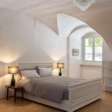 Апартаменты Beschliesserwohnung Schloss Hollenegg