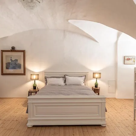 Апартаменты Beschliesserwohnung Schloss Hollenegg