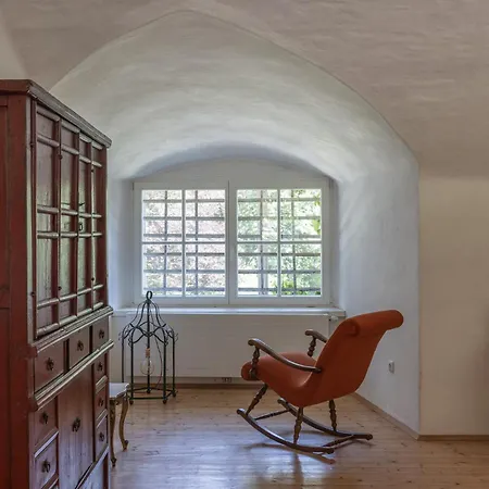 Апартаменты Beschliesserwohnung Schloss Hollenegg