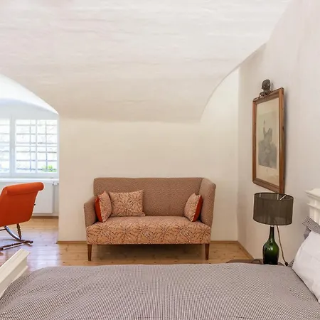 Апартаменты Beschliesserwohnung Schloss Hollenegg