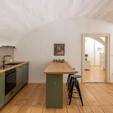 Апартаменты Beschliesserwohnung Schloss Hollenegg